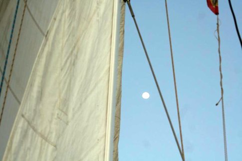 La lune - Convoyage du Bleu dOlonne Photos